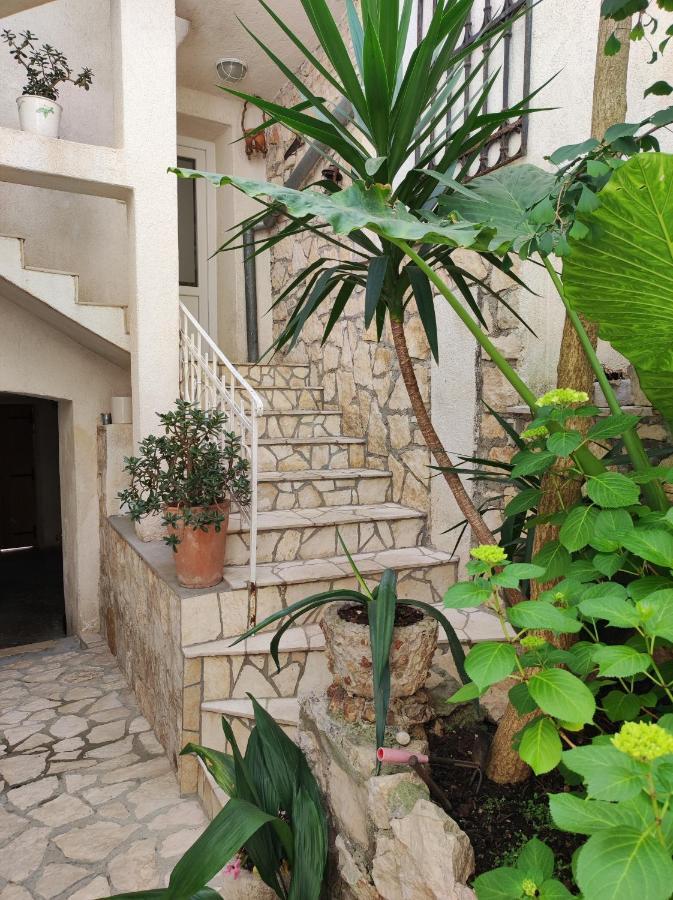 Sweet House And Apartment โรวีน ภายนอก รูปภาพ